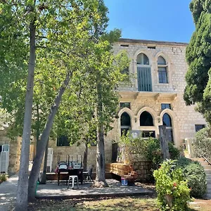 Carmel Hostel אכסניה