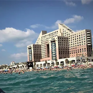 Luxurious Beach מלון דירות